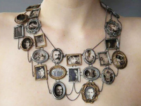 Ősök fényképei ékszerként – transzgenerációs kötődések szimbóluma